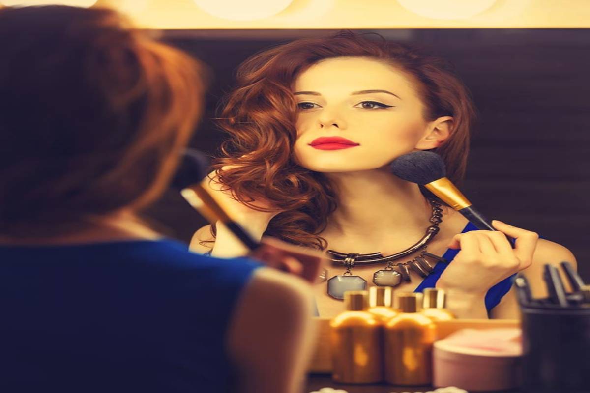 How to Select the Best Makeup Brands? – Definition, 12 Best Makeup Brands?