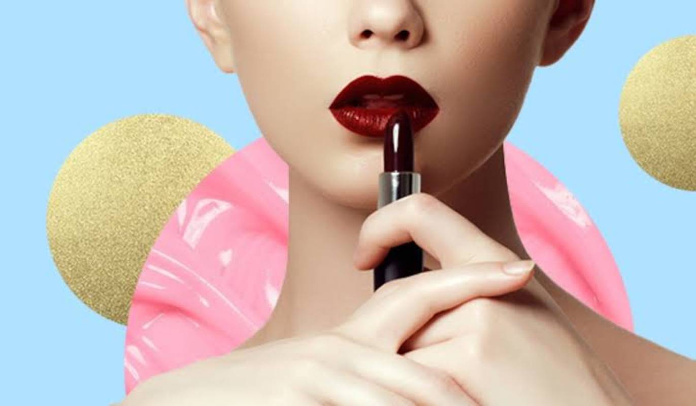 Matte vs. Glossy Lipsticks: Which is Right for You?